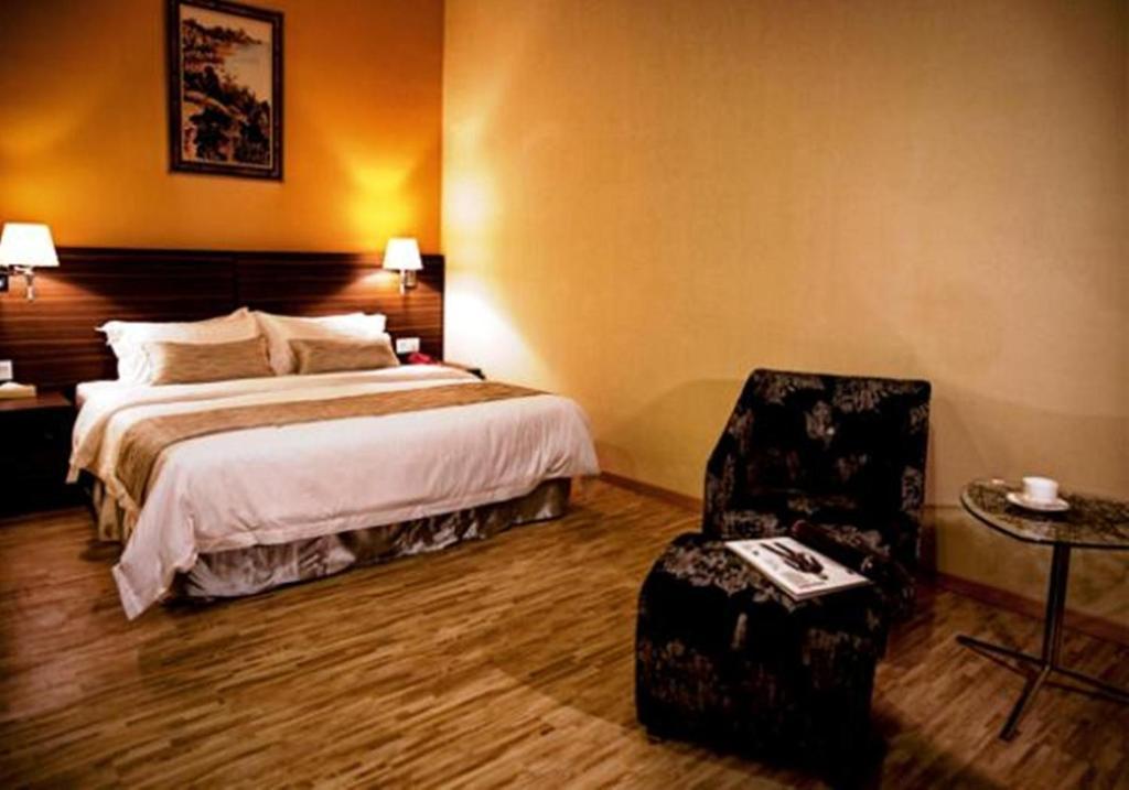 Pine Tree Hotel Batu Pahat Room photo